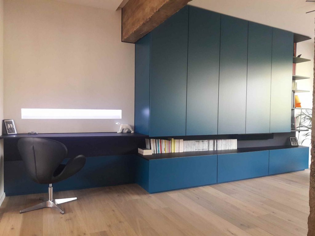Agencement d'un bureau sur mesure avec placards intégrés à Metz