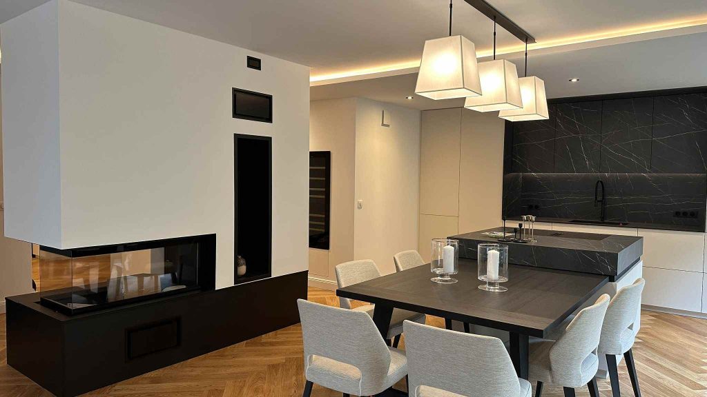 Cuisine sur mesure en marbre blanc avec îlot central au Luxembourg