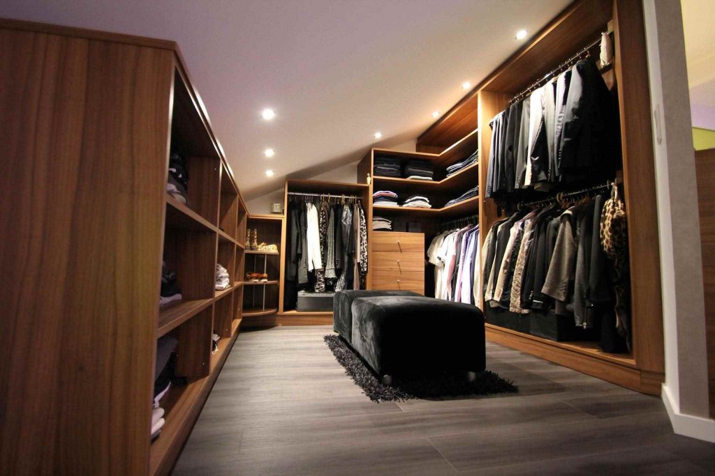 Aménagement dressing design sous pente sur mesure à Metz