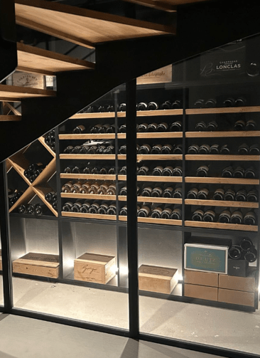 Cave à vin sur mesure en métal et bois